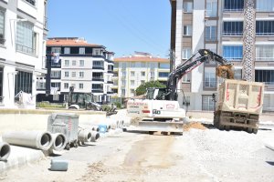 Çiftlik Çayırı 11. Sokakta atık su hattı yenileniyor