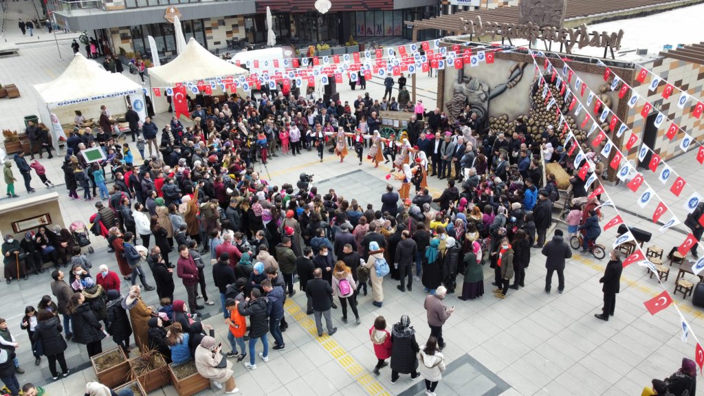 Kadeş Meydanı’nda Çiğdem Aşı şöleni