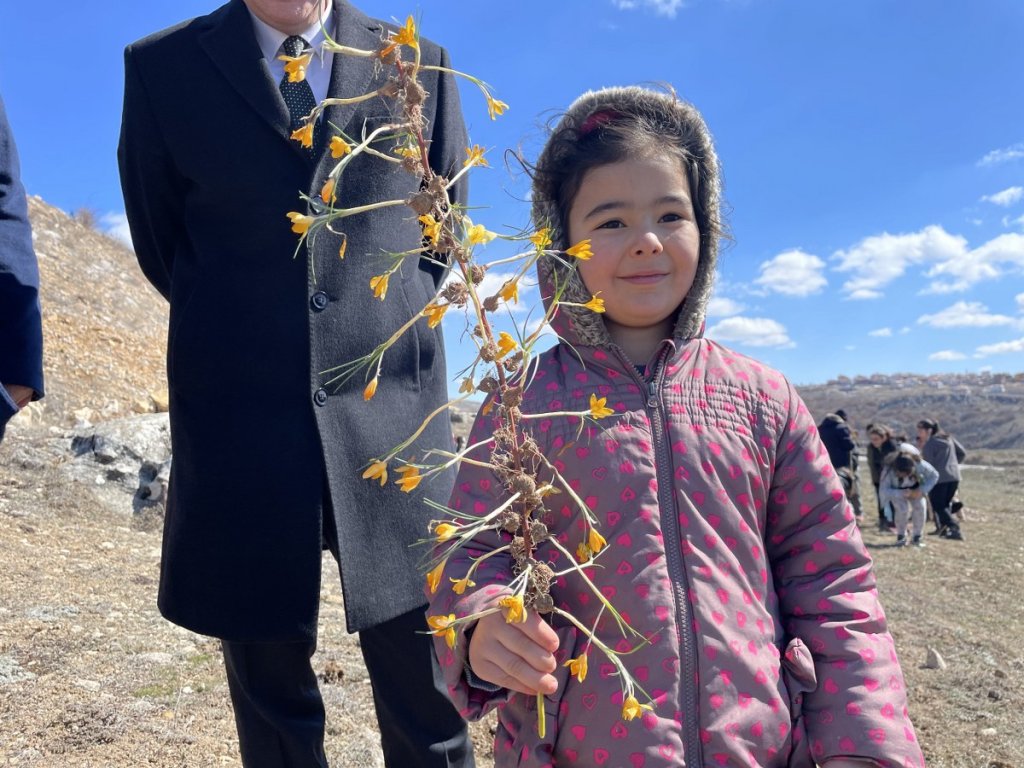 Öğrenciler, çiğdem toplama etkinliğine katıldı