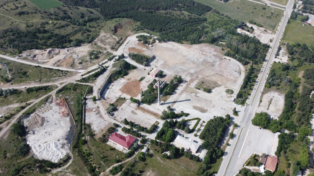 Aşgın, Çimento Fabrikası Arazisi'nde incelemede bulundu