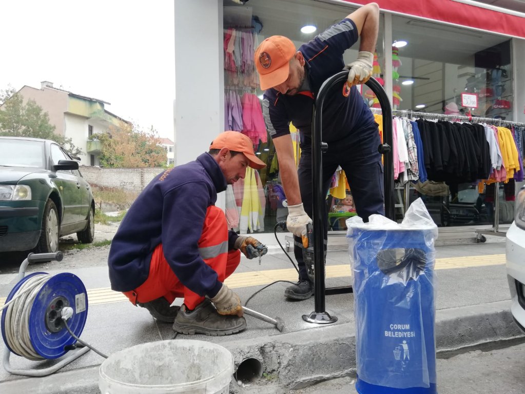 Belediyemiz, çöp kovalarını yeniliyor