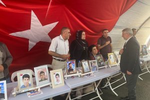 Başkan Aşgın ve Rektör Öztürk, Diyarbakır anneleriyle nöbet tuttu