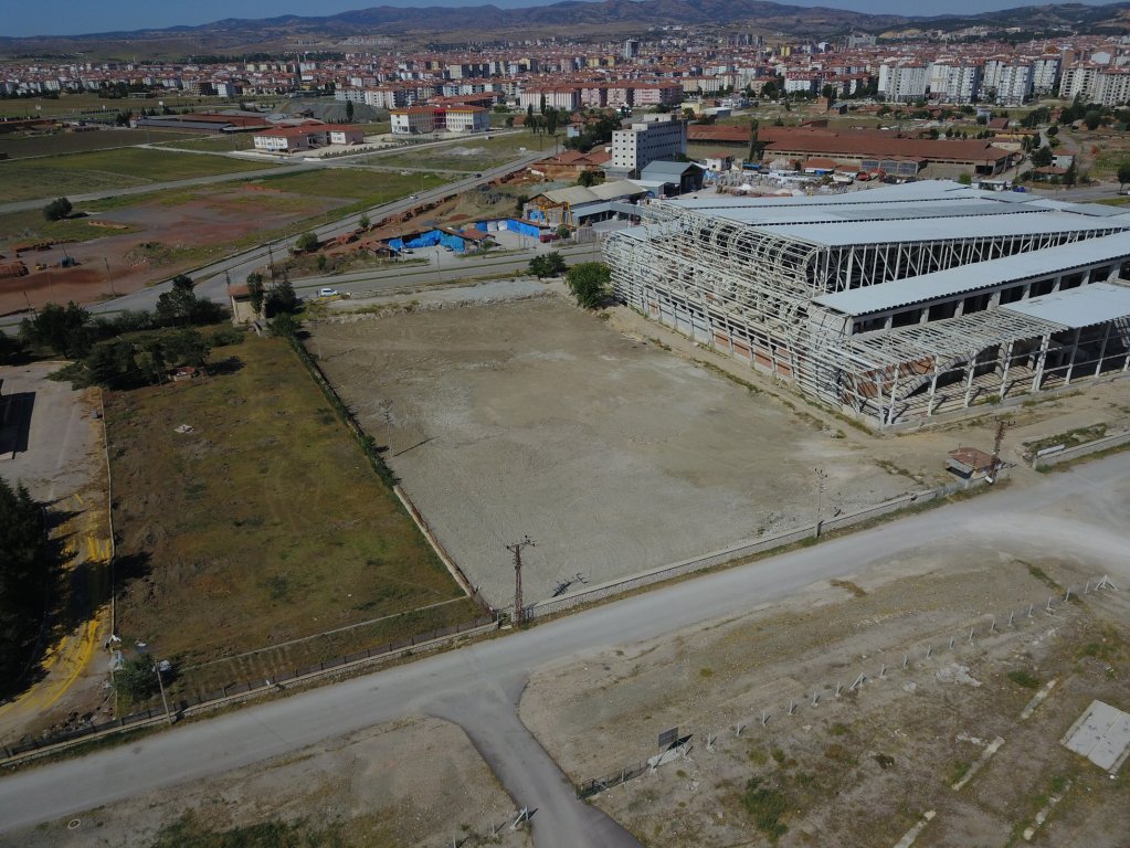İki yeni nizami sentetik sahanın yapımına başlandı