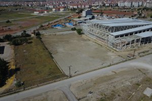 İki yeni nizami sentetik sahanın yapımına başlandı