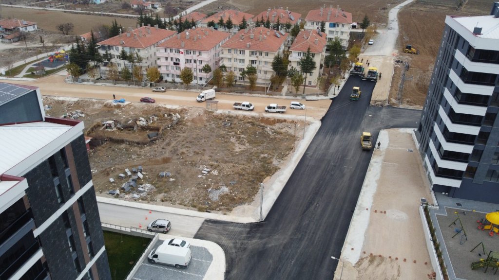 İpeklievler’e asfalt