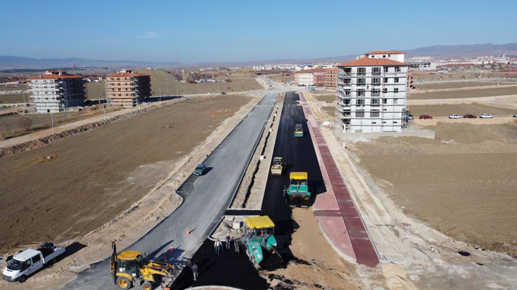 Öğretmen Lisesi Caddesi ikinci şeridi de asfaltlandı