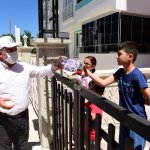 Aşgın, halkın içindeki başkan