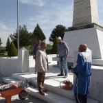 Belediye, Çorum Şehitliği'ni çiçeklerle donattı