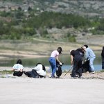 Mehmetçik Anadolu Lisesi öğrencileri, Belediyemiz çalışanları ile Çomar Barajının etrafını temizledi