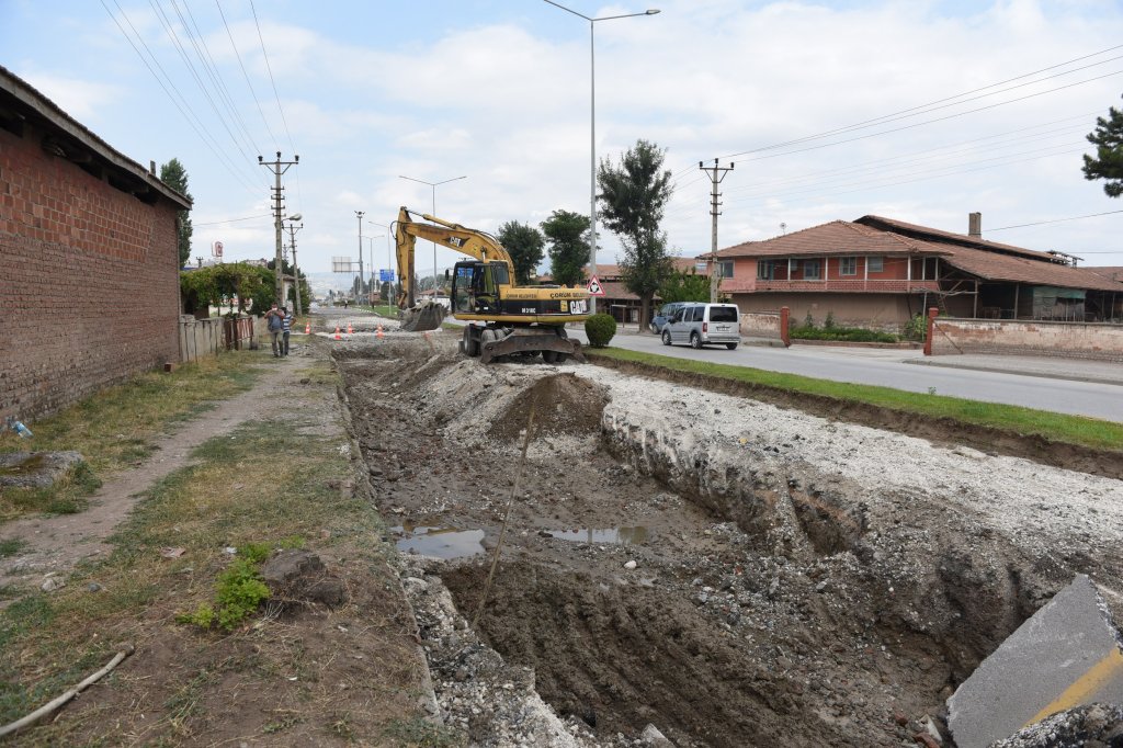 İskilip Caddesinin 300 metresi yenileniyor