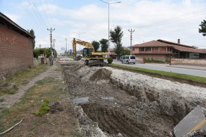 İskilip Caddesinin 300 metresi yenileniyor