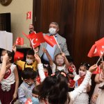 Minik Aymina, 23 Nisan Belediye Başkanı oldu