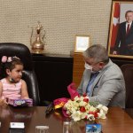 Minik Aymina, 23 Nisan Belediye Başkanı oldu