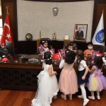 Minik Aymina, 23 Nisan Belediye Başkanı oldu