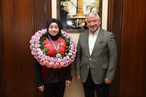 Şampiyon sporcudan Başkan Aşgın’a Ziyaret