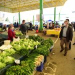 Başkan Aşgın, semt pazarlarını inceledi