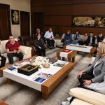 Başkan Aşgın, Engelli Yüzme Takımına palet hediye etti