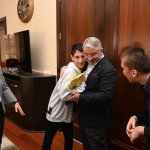 Başkan Aşgın, Engelli Yüzme Takımına palet hediye etti