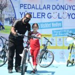 "Pedallar Dönüyor Yüzler Gülüyor"