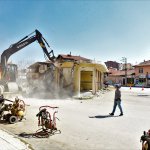 Belediyemiz, kamulaştırdığı binaları yıkıyor