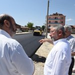 Başkan Aşgın Çöplü Caddesi'nde asfalt serimini inceledi