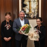 Başkan Aşgın koltuğunu minik başkanlara devretti