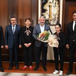 Başkan Aşgın koltuğunu minik başkanlara devretti