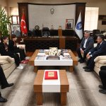 Başkan Aşgın koltuğunu minik başkanlara devretti