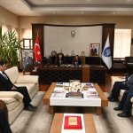 Başkan Aşgın koltuğunu minik başkanlara devretti