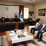 Başkan Aşgın koltuğunu minik başkanlara devretti