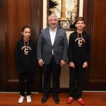 Başkan Aşgın koltuğunu minik başkanlara devretti