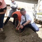 Başkan Aşgın, özel öğrencilerle fide dikti