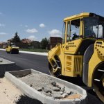 Başkan Aşgın Çöplü Caddesi'nde asfalt serimini inceledi