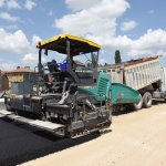 Başkan Aşgın Çöplü Caddesi'nde asfalt serimini inceledi