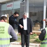 Belediyemiz, yetişmiş ağaçları toprakla buluşturmaya devam ediyor