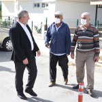 Belediyemiz, yetişmiş ağaçları toprakla buluşturmaya devam ediyor