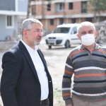 Belediyemiz, yetişmiş ağaçları toprakla buluşturmaya devam ediyor