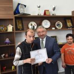 5 öğrenciye okur yazarlık belgesi