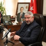 Efeler, Kupayı Başkan Aşgın’a Takdim Etti