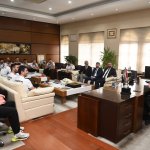 Efeler, Kupayı Başkan Aşgın’a Takdim Etti