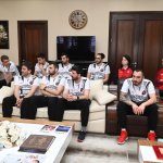 Efeler, Kupayı Başkan Aşgın’a Takdim Etti