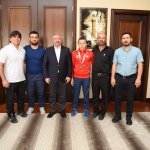 Aşgın, başarılı güreşçiyi ödüllendirdi