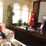 Aşgın, başarılı güreşçiyi ödüllendirdi