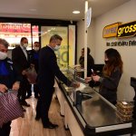 Esnafa, maske ve el solüsyonu dağıtımı devam ediyor