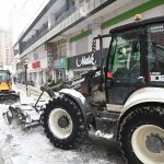 Şehir içerisinde toplanan karlar Çomar Barajı’na taşınıyor