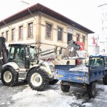 Şehir içerisinde toplanan karlar Çomar Barajı’na taşınıyor