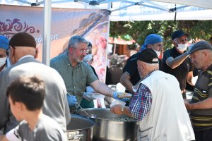 Çorum Belediyesi’nden Vatandaşa Aşure İkramı