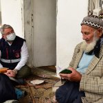 Aşgın, aşevini ziyaret ederek vatandaşlara yemek dağıttı