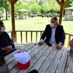 Aşgın, halkın içindeki başkan