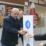 Belediyemiz şehrin farklı noktalarına el dezenfektanı yerleştirdi